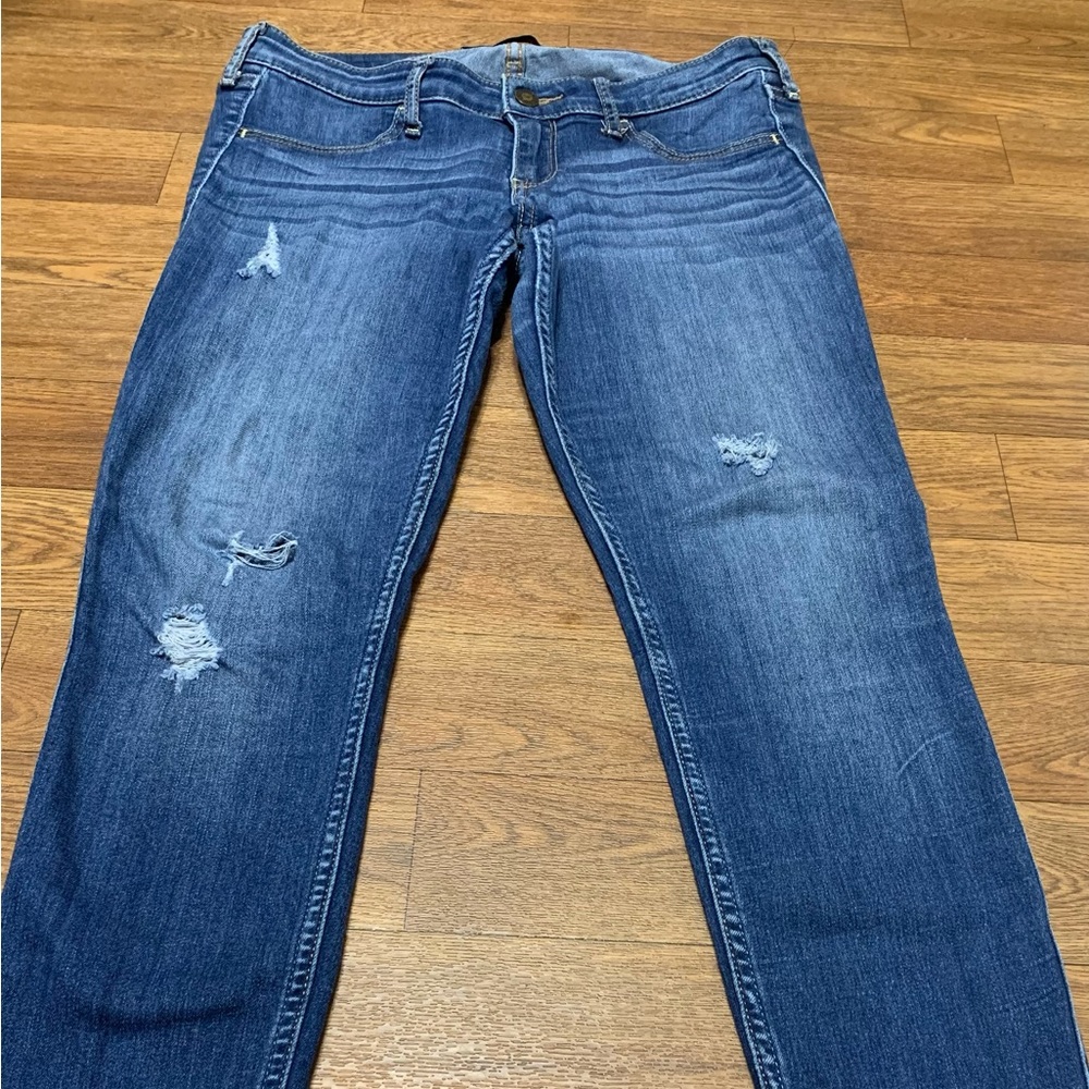Women’s Hollister jeans size 9 29” x 29”